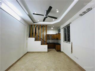 Cho thuê nhà riêng ngõ 77 xuân la, 37m2 x 5 tầng, 3 ngủ, 4vs, đồ cơ bản, giá 11,5 tr/th, ở ngay