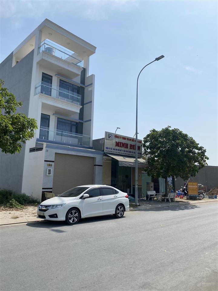 Đất nền 5x17m, full thổ, đường nhựa 16m, khu vực toàn nhà cao tầng, giá 4,3 tỷ
