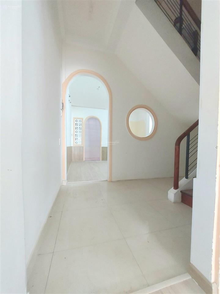 Cho thuê nhà yy hồng lĩnh, p.15, q10. dt 4(nở hậu 8m) x 25m, 1 trệt 3 lầu st. khu cư xá bắc hải
