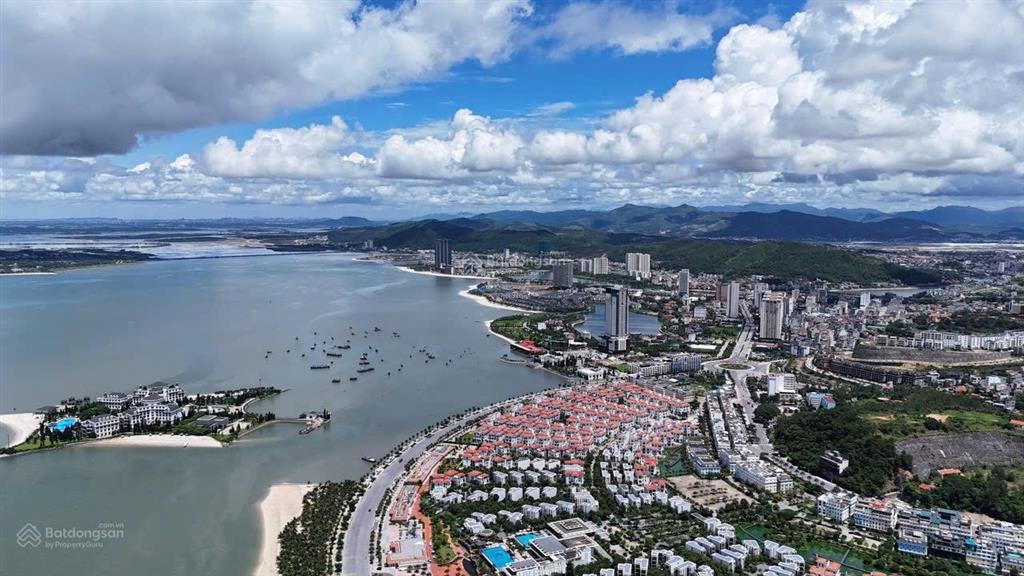 Bán đất khách sạn mặt biển bãi cháy, diện tích ~4000m2 vị trí mặt biển kđt mới cái dăm