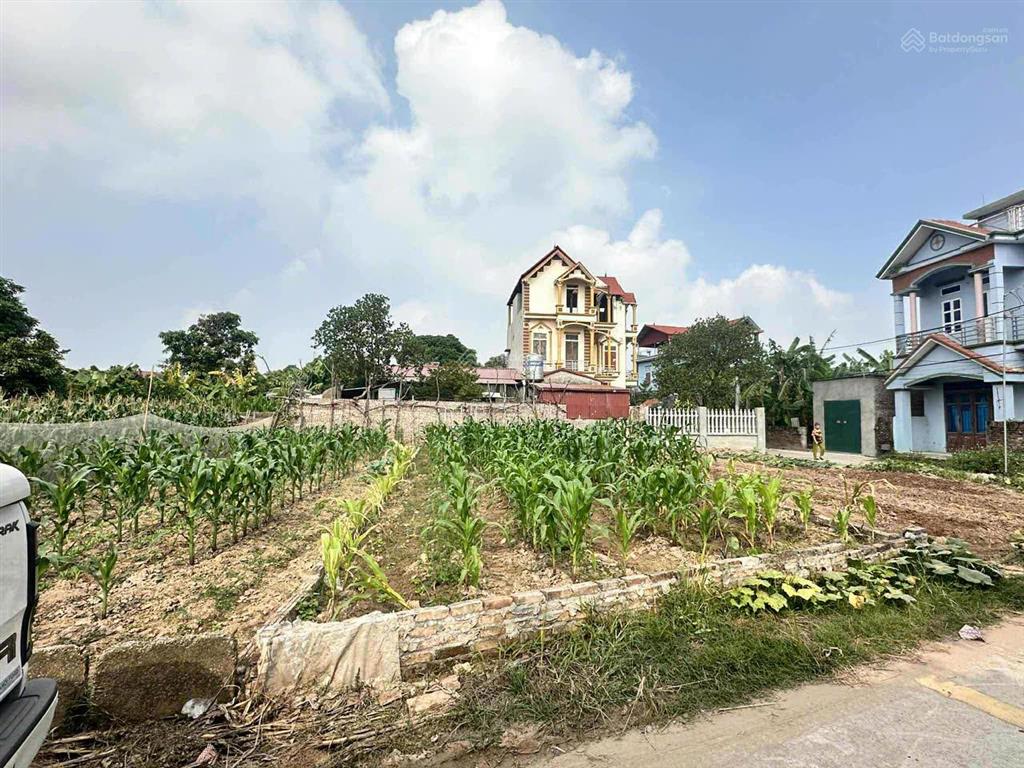 Cần tiền bán gấp lô góc tại hữu ái, song giang, dt 94.8m2, đường bê tông, thông mọi ngả, giá 1.7ty