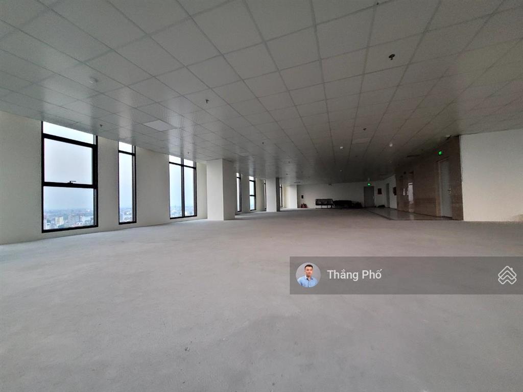 Cực rẻ  đủ diện tích 100m2. giá thuê 195.000đ/m2/tháng. fit out 20 ngày hoặc hơn