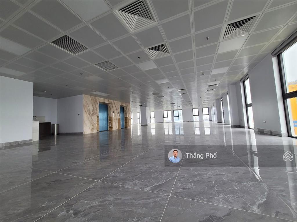 Cực rẻ  đủ diện tích 100m2. giá thuê 195.000đ/m2/tháng. fit out 20 ngày hoặc hơn
