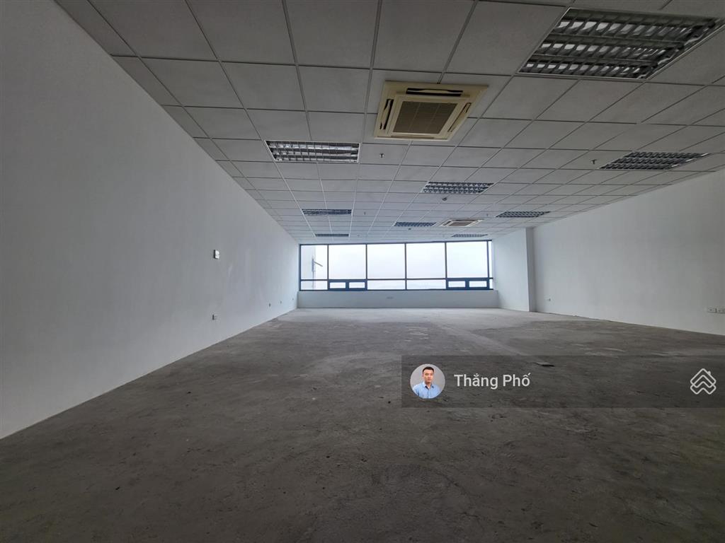 Cực rẻ  đủ diện tích 100m2. giá thuê 195.000đ/m2/tháng. fit out 20 ngày hoặc hơn