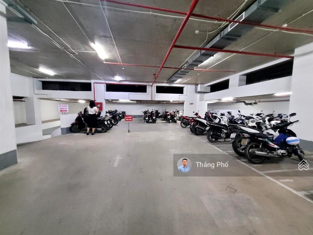 Cực rẻ  đủ diện tích 100m2. giá thuê 195.000đ/m2/tháng. fit out 20 ngày hoặc hơn