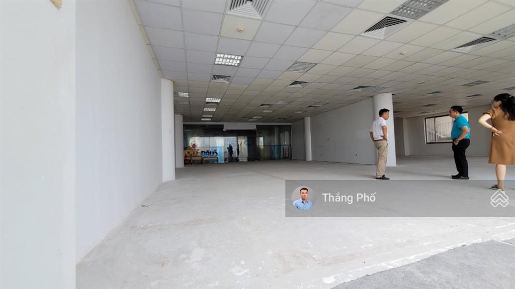 Cực rẻ  đủ diện tích 100m2. giá thuê 195.000đ/m2/tháng. fit out 20 ngày hoặc hơn