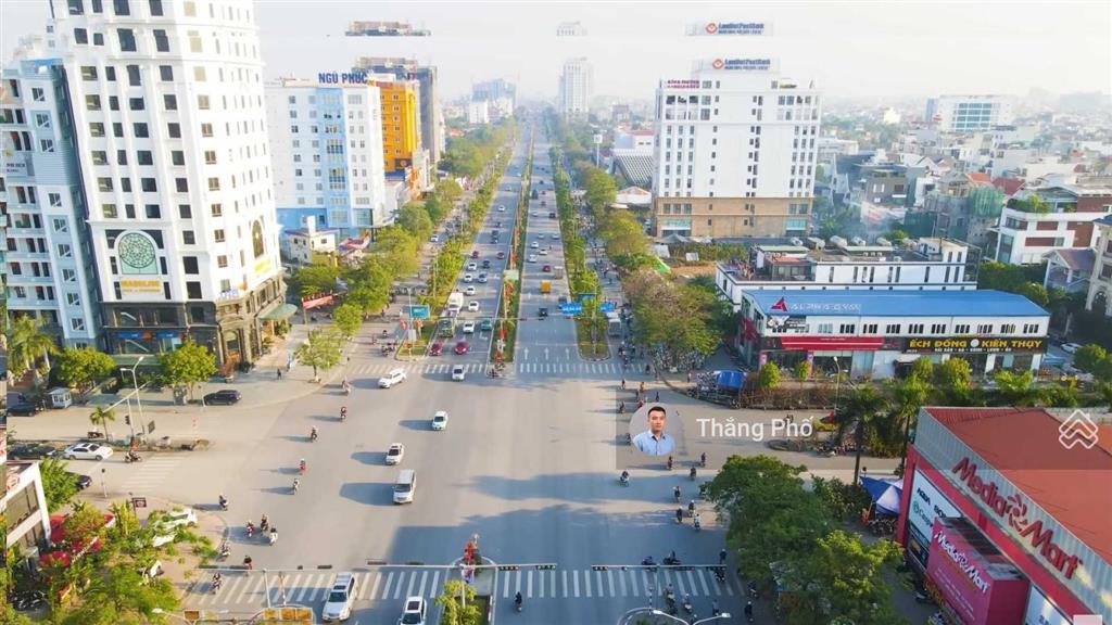 Cực rẻ  đủ diện tích 100m2. giá thuê 195.000đ/m2/tháng. fit out 20 ngày hoặc hơn