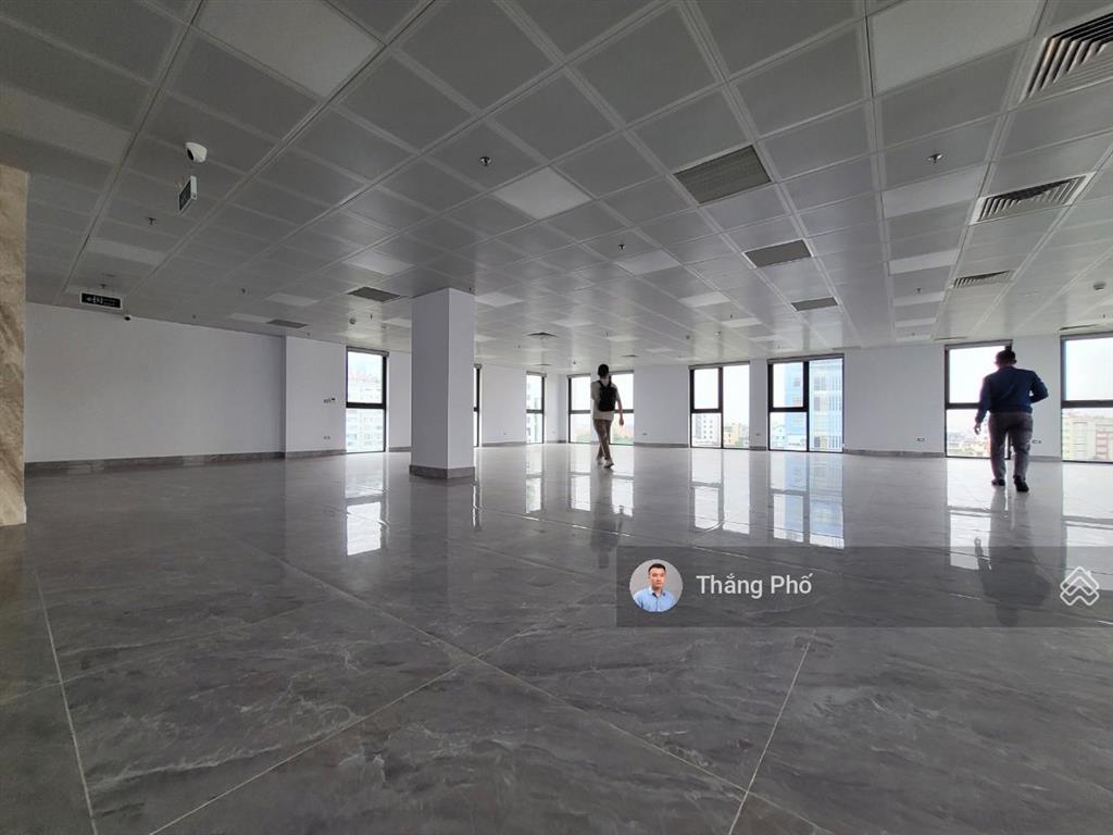 Cực rẻ  đủ diện tích 100m2. giá thuê 195.000đ/m2/tháng. fit out 20 ngày hoặc hơn