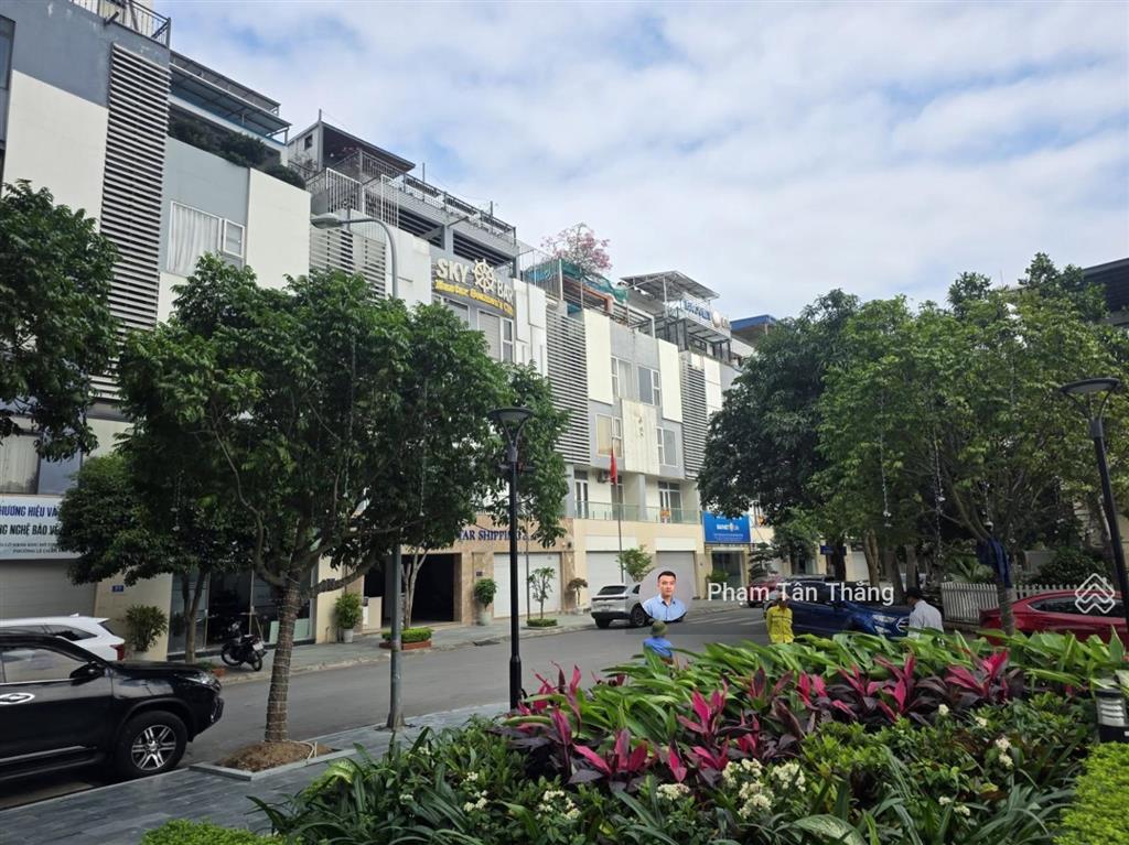 Bán căn nhà 2 mặt tiền trước, sau. trong khu đô thị waterfront, sát chân 3 tòa chung cư của nhật