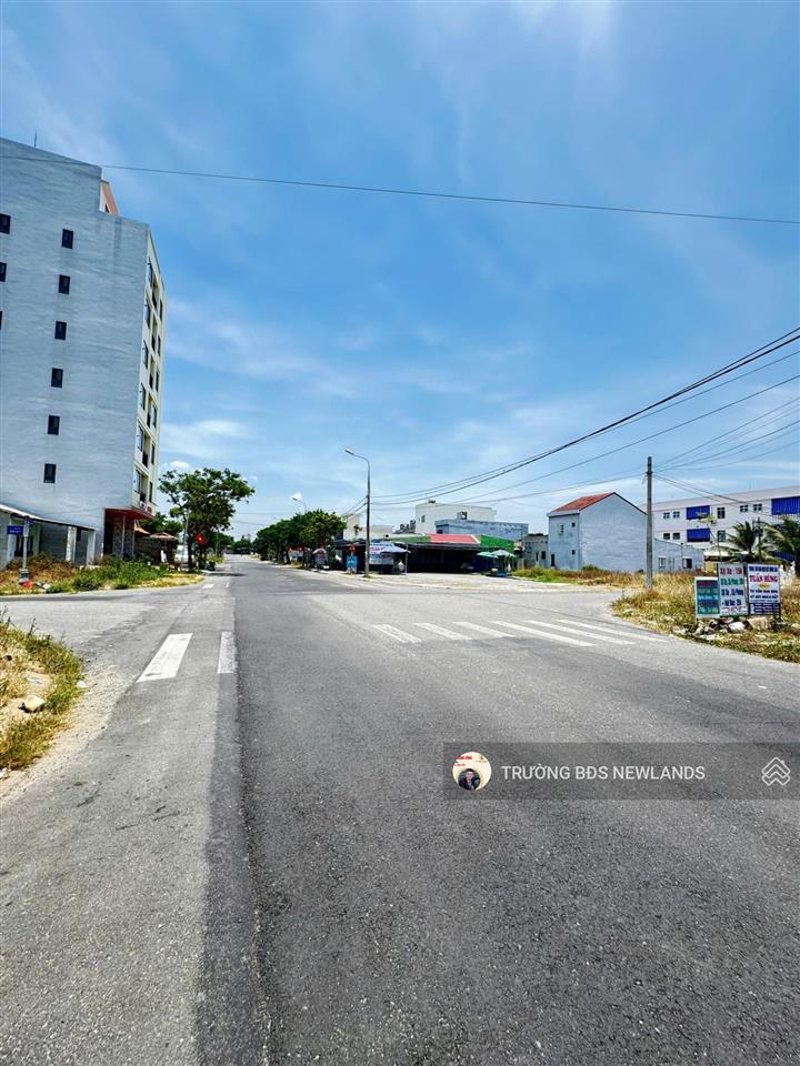 Bán 3 lô đất liền kề sát biển đường 10m5 nguyễn thần hiến trục thẳng ra bãi biển 15x20m