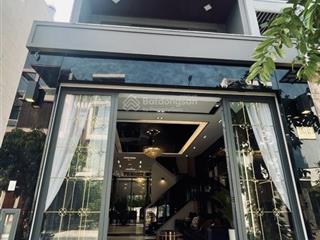 Nhà xịn 4 tầngthang máy 90m2 (5mx18m)  hoàng quốc việt, quận 7 nhiều mảng xanh giáp phú mỹ hưng