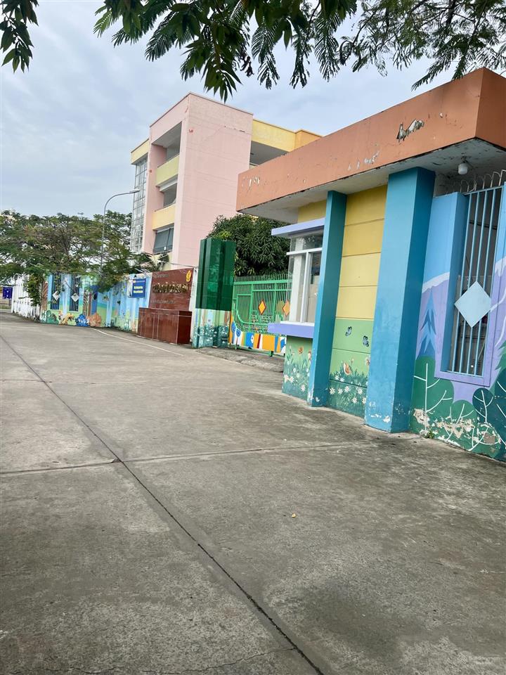 Nhà cấp 4 diện tích hiếm có 82m2 xe hơi đỗ cửa khu dân cư chỉnh trang. gần chợ xóm chiếu, 3p đến q1