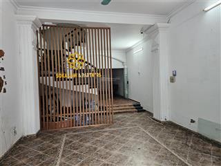 Cho thuê nhà 2 tầng 70m2 vuông 1 sàn tại lô góc trần duy hưng  trung kính, hà nội,  0964 859 ***