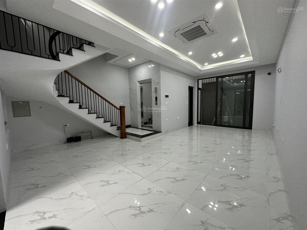 Cho thuê tầng 1 căn góc liền kề đại kim. mỗi tầng 100m2 /sàn hoàn thiện đẹp giáp đh thăng long