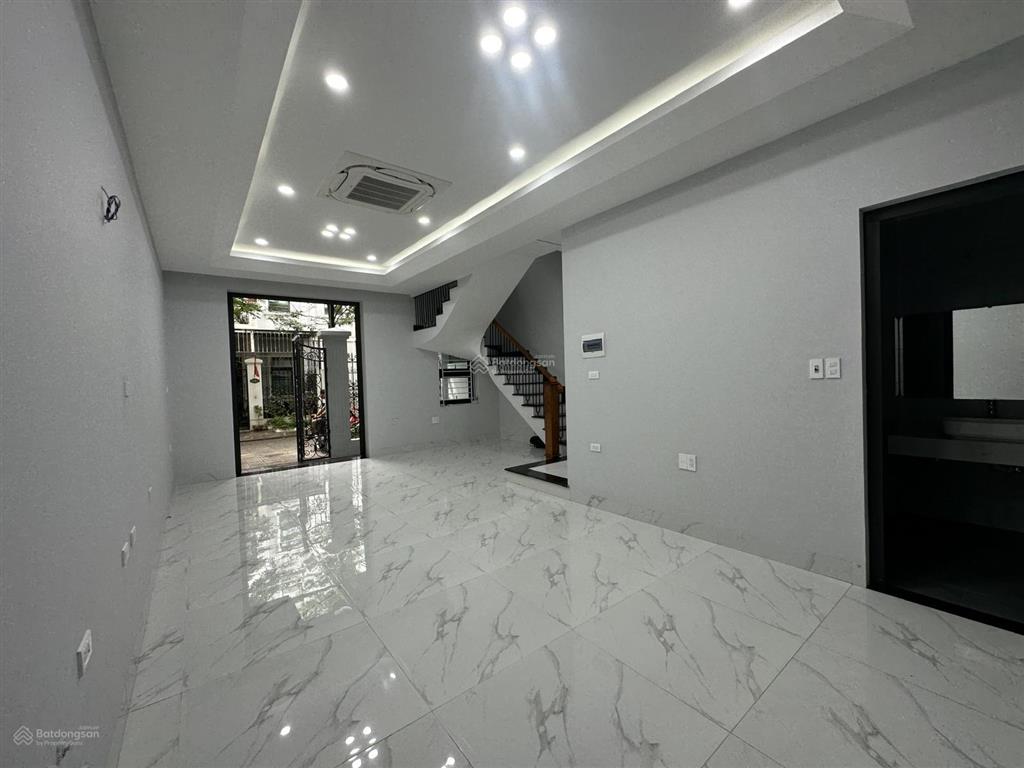 Cho thuê tầng 1 căn góc liền kề đại kim. mỗi tầng 100m2 /sàn hoàn thiện đẹp giáp đh thăng long