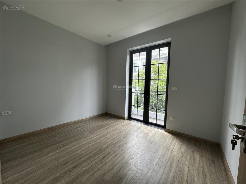 Cho thuê tầng 1 căn góc liền kề đại kim. mỗi tầng 100m2 /sàn hoàn thiện đẹp giáp đh thăng long