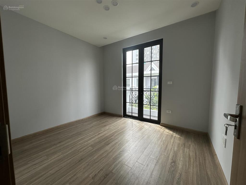 Cho thuê tầng 1 căn góc liền kề đại kim. mỗi tầng 100m2 /sàn hoàn thiện đẹp giáp đh thăng long