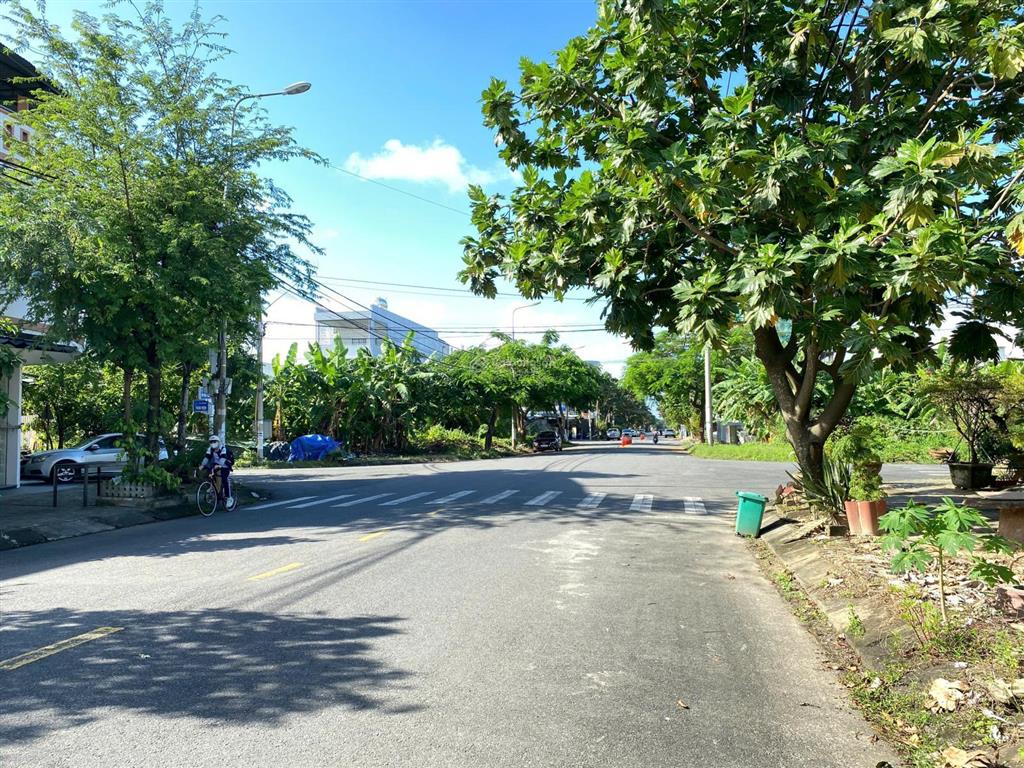 Chính chủ cần bán đất đường đô đốc lộc ( dt  112 m2 ,10m5 ( lề 5m ))  hoà xuân .