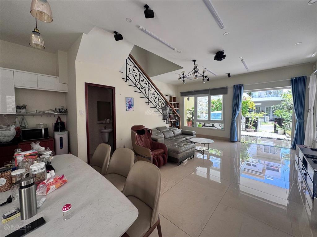 Cho thuê biệt thự melosa garden khang điền, phú hữu, q9. full nội thất 25 triệu bao phí quản lý