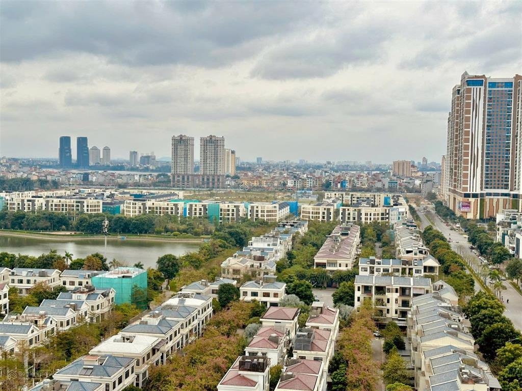 Cần bán gấp căn hộ 3pn đủ đồ view hồ tại cc starlake kđt tây hồ tây.  0818 111 ***