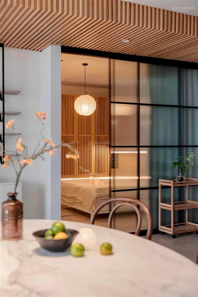 Cho thuê căn 2pn, đủ đồ view hồ tại cc 6th element, tây hồ.  0818 111 ***