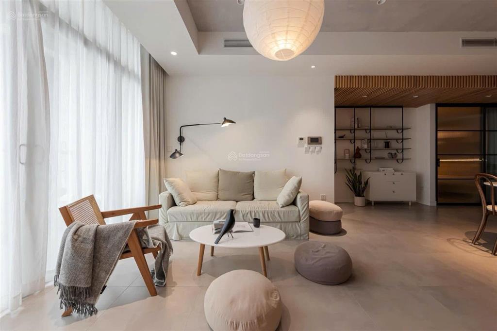 Cho thuê căn 2pn, đủ đồ view hồ tại cc 6th element, tây hồ.  0818 111 ***