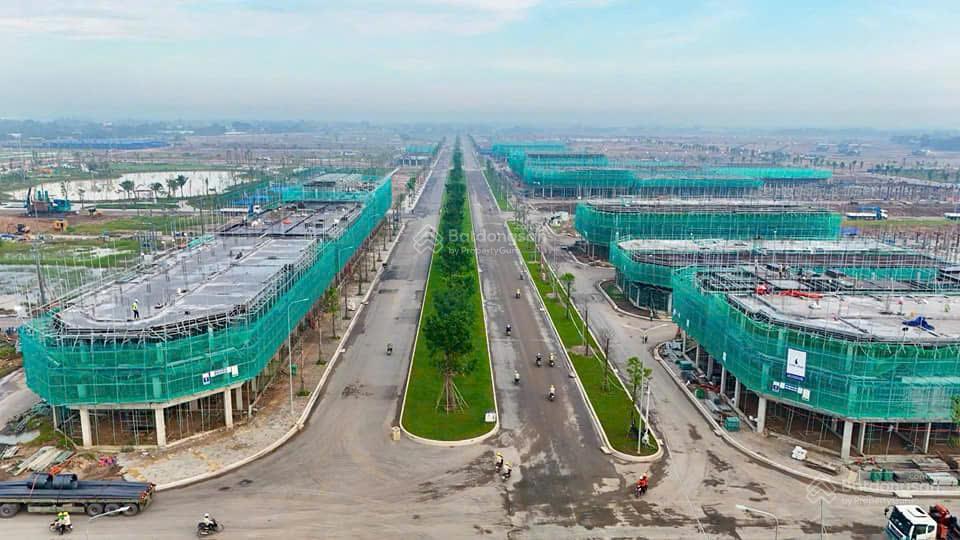 Chỉ 500 tr có nhà 3.4 tỷ vinhomes green city 4 tầng tặng vf3 kế phố trung hoa cho thuê 1825tr/th