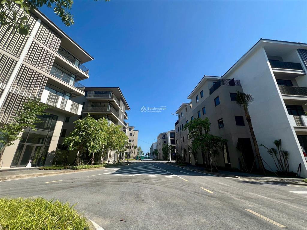 Mua là nhận nhà ngay từ cđt, em có căn ngoại giao 3 mặt tiền,đường 21,5m, giá tốt nhất thị trường