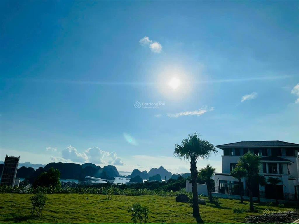 Bán gấp căn biệt thự flc hạ long full nội thất 300m2 có bể bơi view trực diện vịnh.  0973 272 ***