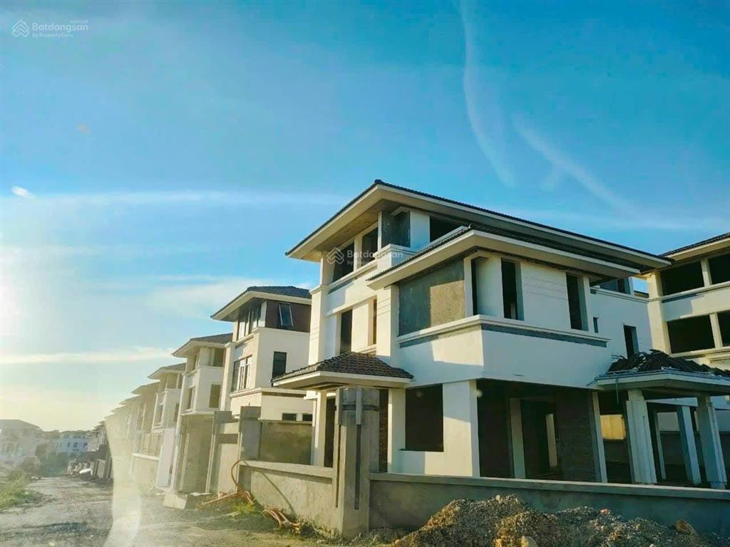 Bán gấp căn biệt thự flc hạ long full nội thất 300m2 có bể bơi view trực diện vịnh.  0973 272 ***