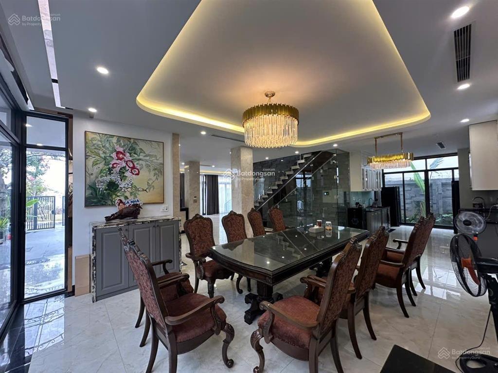 Bán gấp căn biệt thự flc hạ long full nội thất 300m2 có bể bơi view trực diện vịnh.  0973 272 ***