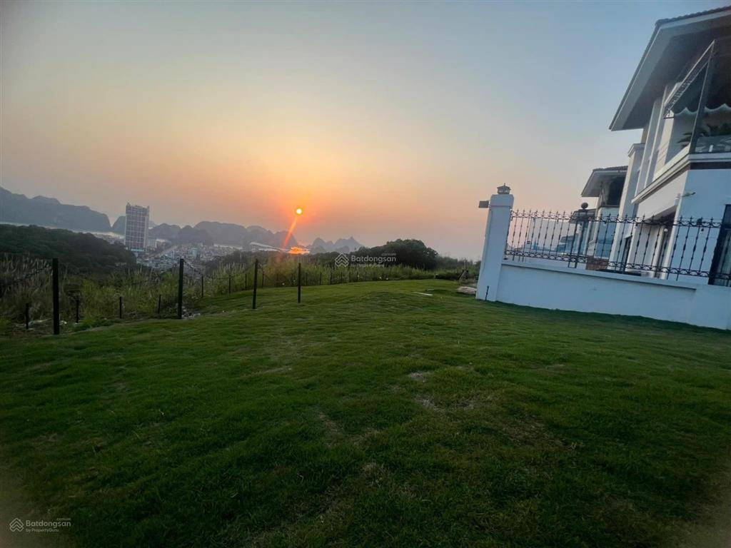 Bán gấp căn biệt thự flc hạ long full nội thất 300m2 có bể bơi view trực diện vịnh.  0973 272 ***