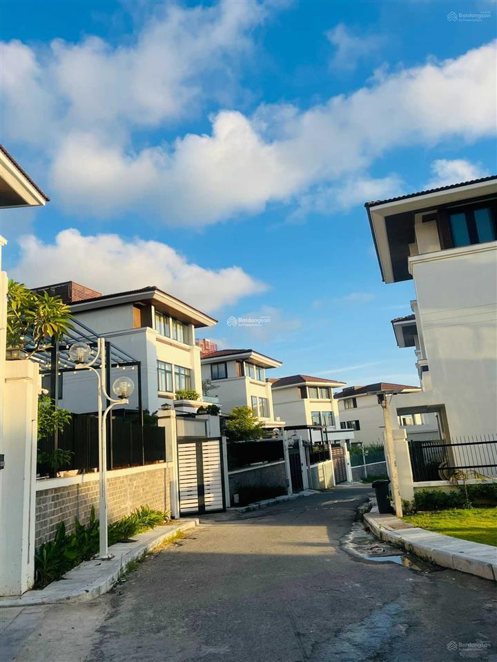 Bán cắt lỗ căn biệt thự flc hạ long 300m2 rẻ nhất dự án. 0973 272 ***