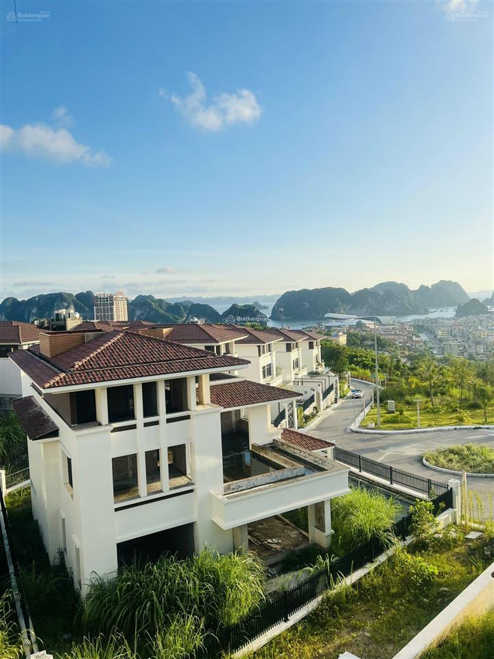 Bán cắt lỗ căn biệt thự flc hạ long 300m2 rẻ nhất dự án. 0973 272 ***