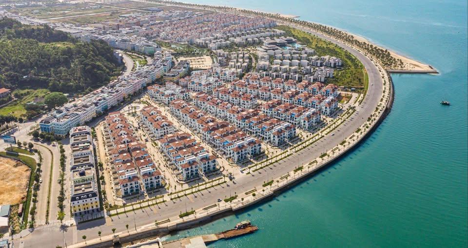 Độc quyền hoa hậu tứ lập gần 200m2 giá 20. x tỷ. giá rẻ hơn thị trường 3 tỷ