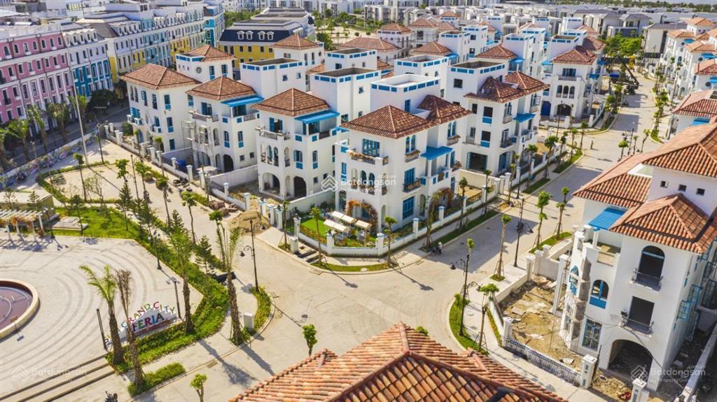 Độc quyền hoa hậu tứ lập gần 200m2 giá 20. x tỷ. giá rẻ hơn thị trường 3 tỷ