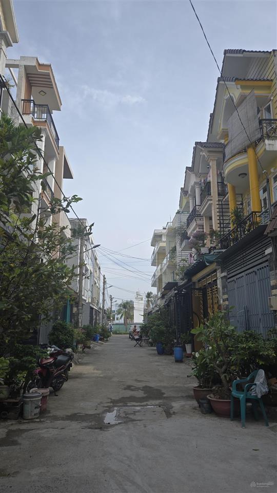 Bán nhà mới 100%, 3 tầng 4pn, hẻm xe hơi quay đầu, full nội thất. chỉ hơn 6tỷ