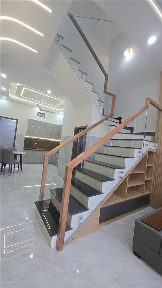 Bán nhà mới 100%, 3 tầng 4pn, hẻm xe hơi quay đầu, full nội thất. chỉ hơn 6tỷ