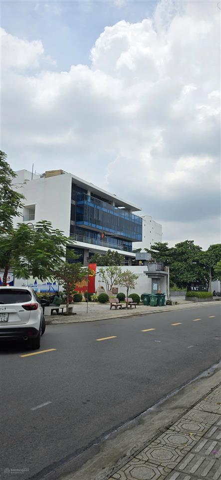 32 tỷ bán nhà ngay góc xuân thủy nguyễn văn hưởng 5.2x17m, ctxd 7 tầng