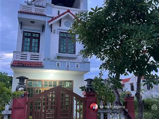 Mặt tiền trường sa đối diện resort sandy beach, dt 150m2, có sẵn nhà 3 tầng