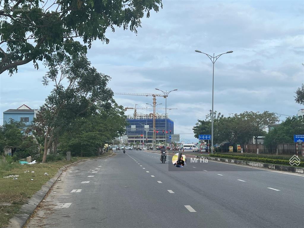 Chào bán 2 cặp mặt đường võ chí công, cách trần đường trần đại nghĩa 50m