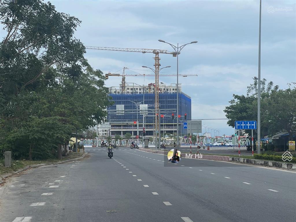 Chào bán 2 cặp mặt đường võ chí công, cách trần đường trần đại nghĩa 50m