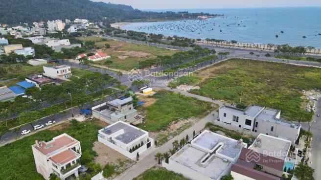 Giảm ngay 1 tỷ cần bán gấp cặp đất suối đá 3, vị trí cực kì đẹp cách biển đúng 100m.