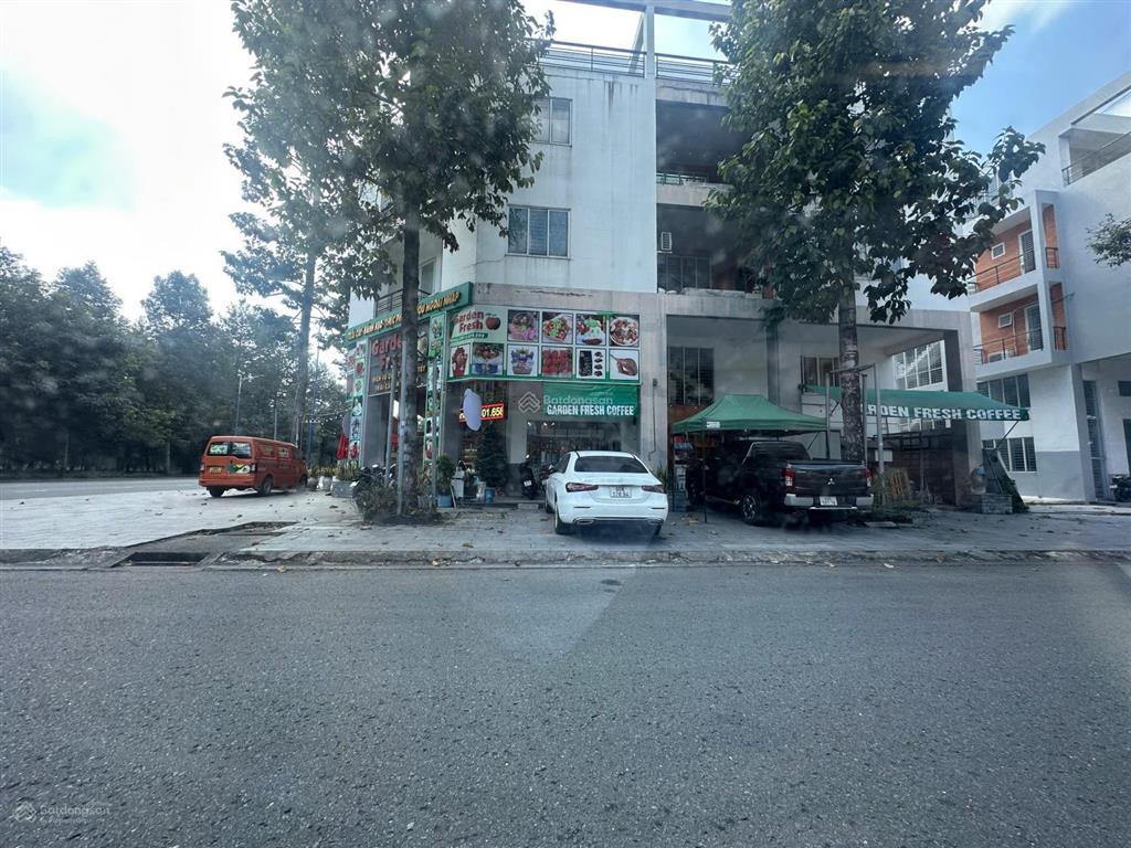 Mặt tiền đồng khởi, căn 3 mặt tiền, vị trí kinh doanh, giá cực rẻ. 0933 292 ***