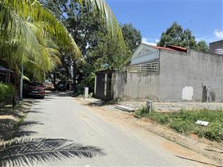 Cần bán gấp 121m2 (6.1m x22m), ngay cổng chào bình dương, đường nhựa, dân cư đông