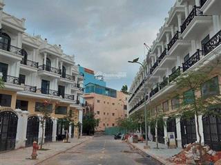 Cần bán nhà phố full nội thất kdc hiện đại đồng bộ mặt tiền hà huy giáp sát gò vấp lỗ 700 triệu