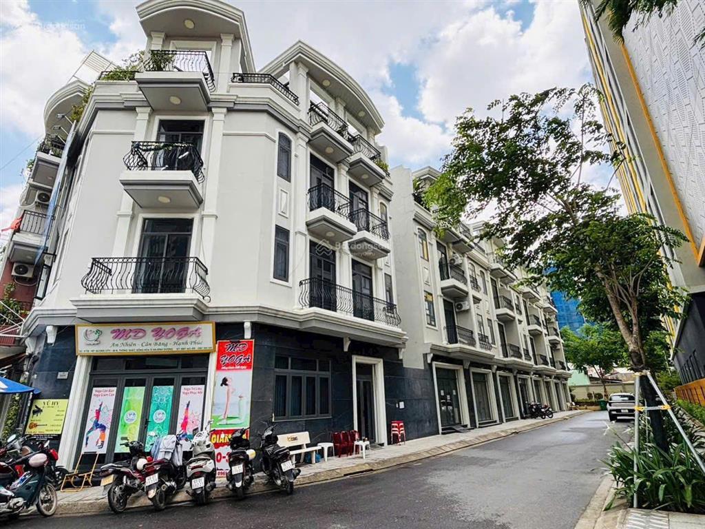 Nhà phố mặt tiền đường thống nhất, trái tim khu đô thị bcons city, thanh toán 3 tỷ nhận nhà ngay