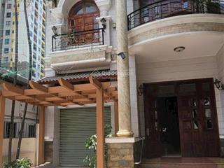 Biệt thự kết cấu trệt 2 lầu gara oto, sân vườn, hồ cá...diện tích 500m2 giá 16.8 tỷ 0909 170 ***