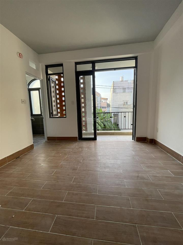 Phòng trọ máy lạnh, wc riêng, ban công riêng, nội thất 2tr