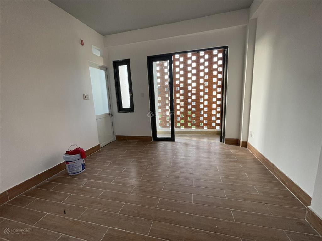 Phòng trọ máy lạnh, wc riêng, ban công riêng, nội thất 2tr